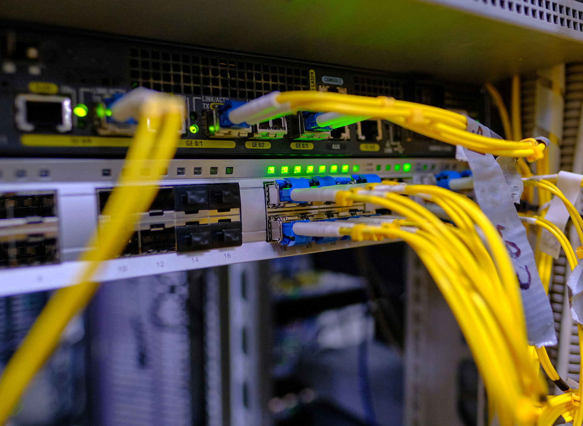 Baies serveur en colocation dans un datacenter